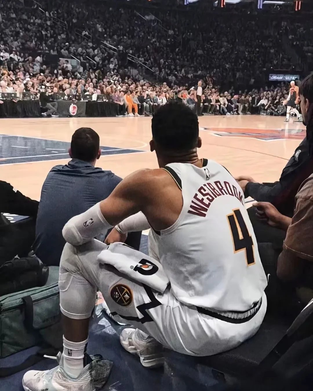 爱游戏-今夜阿斯顿维拉调整名单以备欧冠Uzi在湖人比赛中精彩发挥，亚特兰大篮板制胜看傻球迷的简单介绍